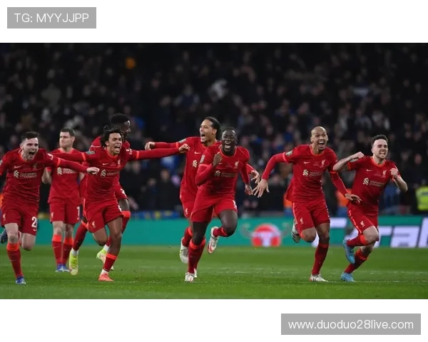 梅西携巴黎逆袭曼联引爆欧冠赛场激战球迷热议